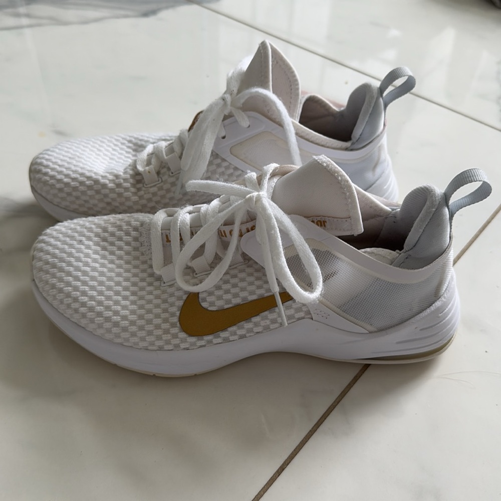Nike – Air Max Bella TR Training Shoe 2
101 White/gold / 7.5